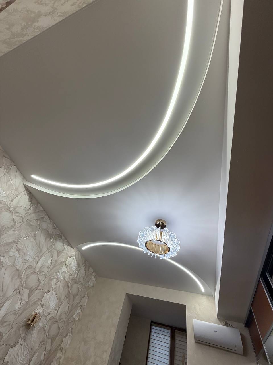 Натяжные потолки с подсветкой во всей квартире — Донецк, 80 м² — фото 4